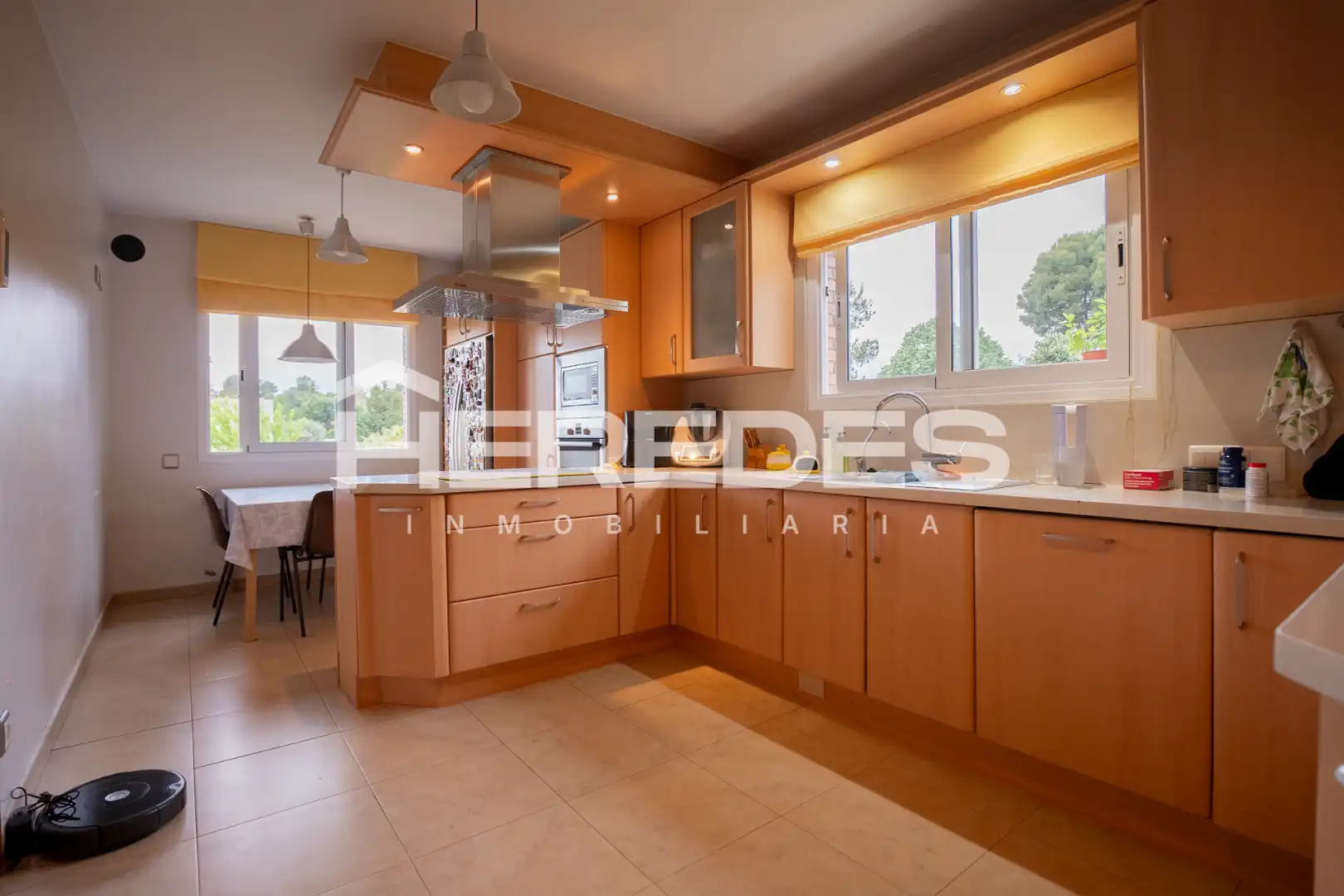 Cocina de Casa o chalet en venta en Sabadell con Aire acondicionado, Calefacción y Jardín privado