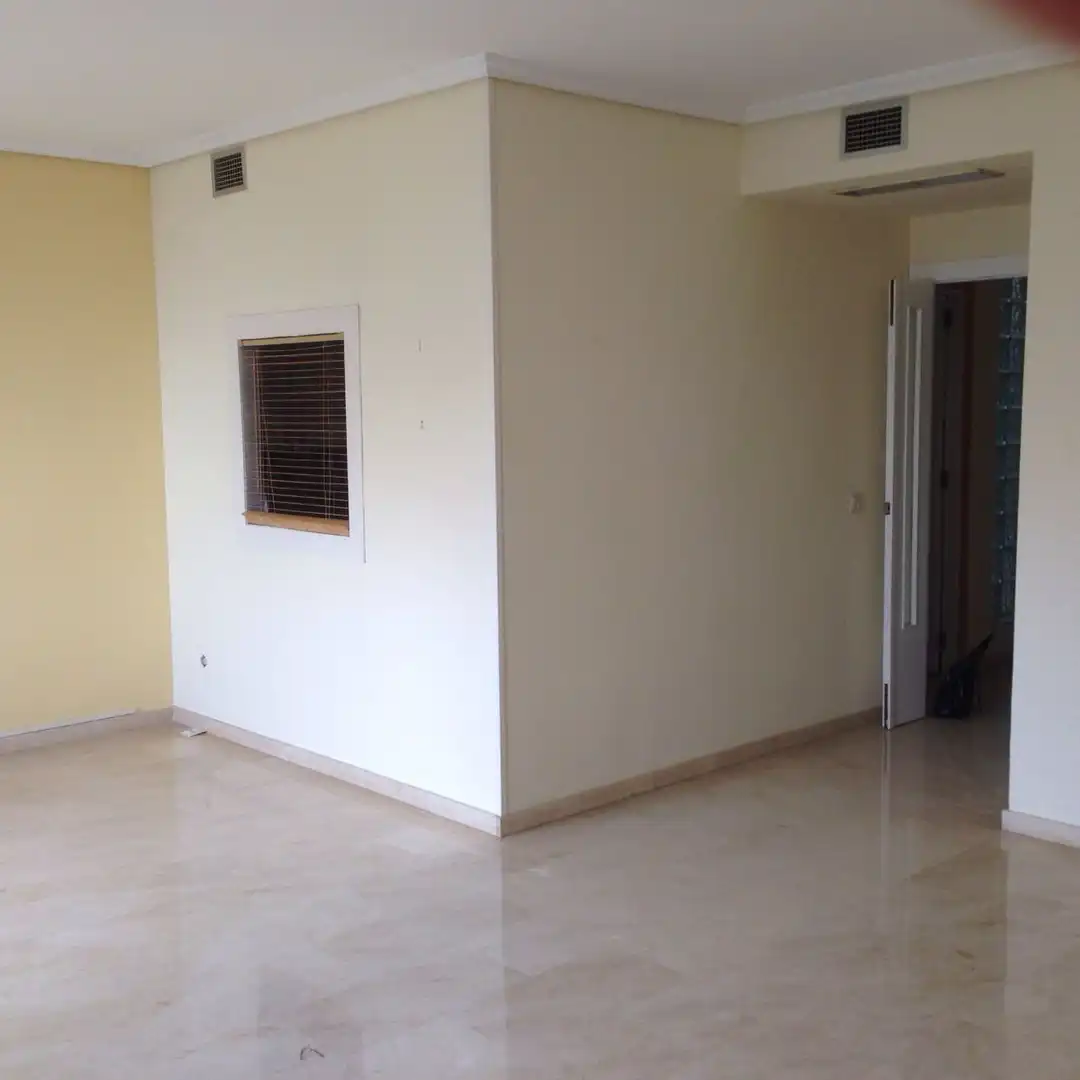 Wohnung zur Miete in Sevilla mit Klimaanlage und Heizung