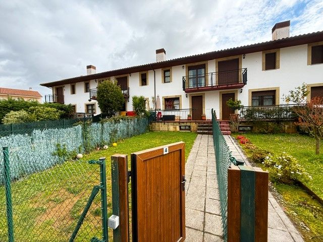 Vista exterior de Casa o xalet en venda en Puente Viesgo amb Calefacció, Jardí privat i Terrassa