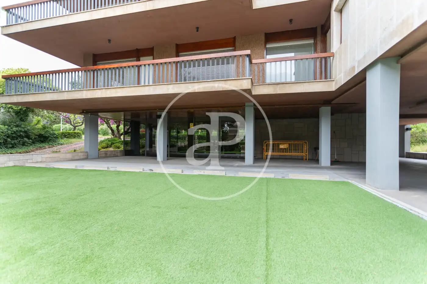 Vista exterior de Piso de alquiler en Barcelona con Aire acondicionado, Calefacción y Jardín privado