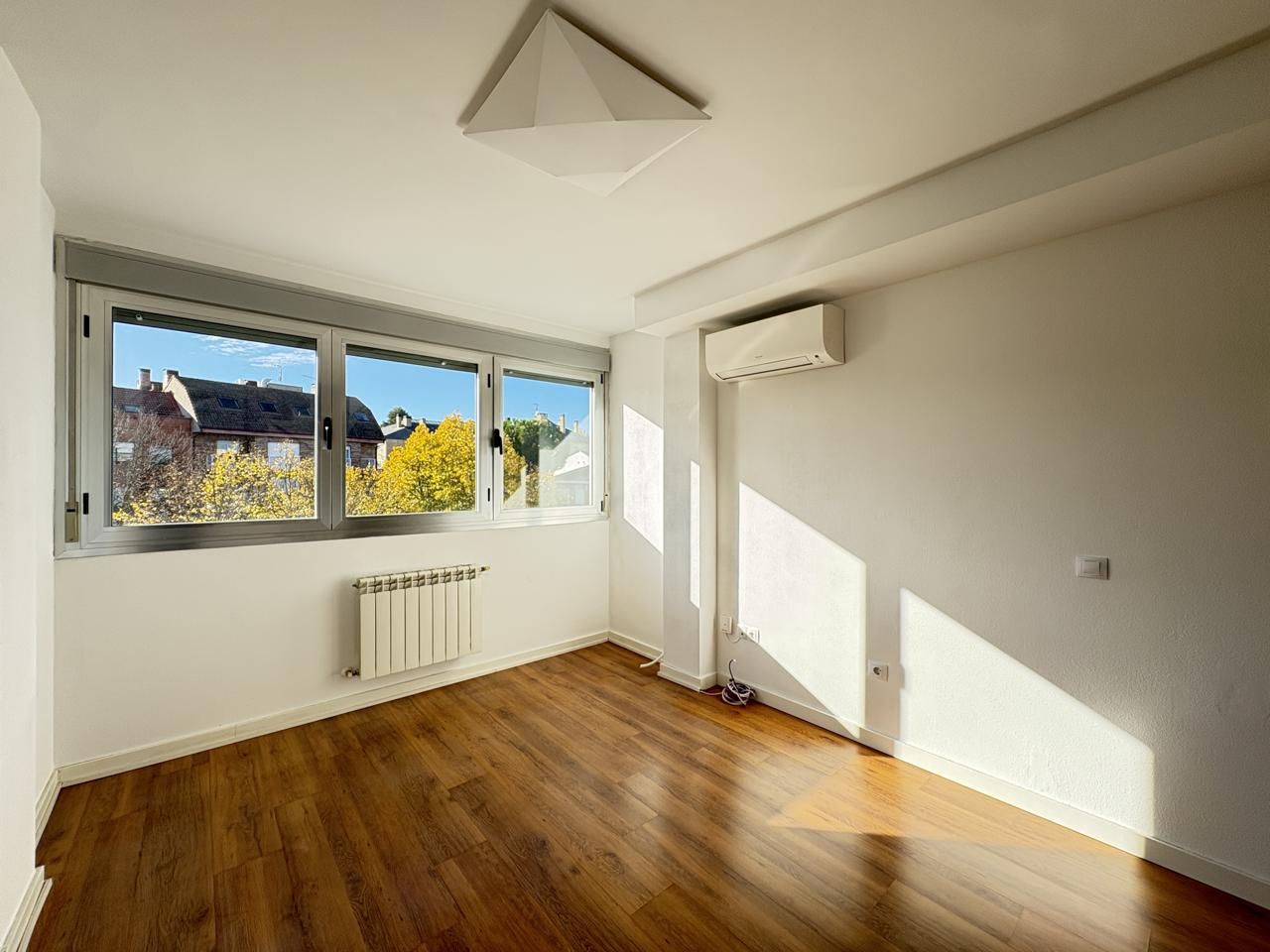 Bedroom of Duplex to rent in Pozuelo de Alarcón  with Heating and Storage room