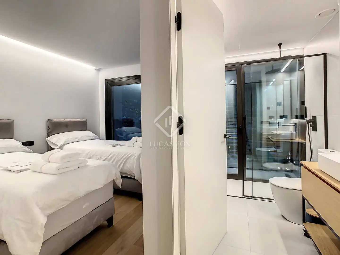 Bedroom of Attic for sale in Madrid  with Air Conditioner, Heating and Terrace