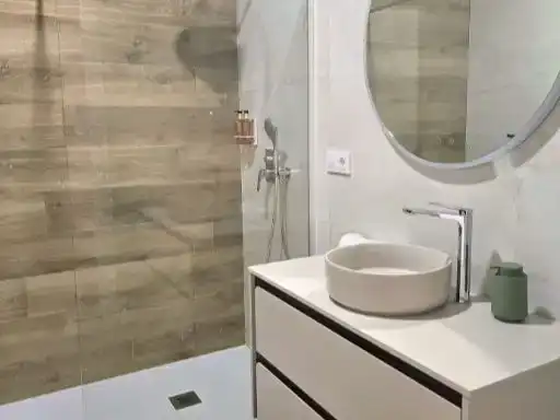 Bany de Pis en venda en Sant Feliu de Guíxols amb Aire condicionat, Piscina i Balcó