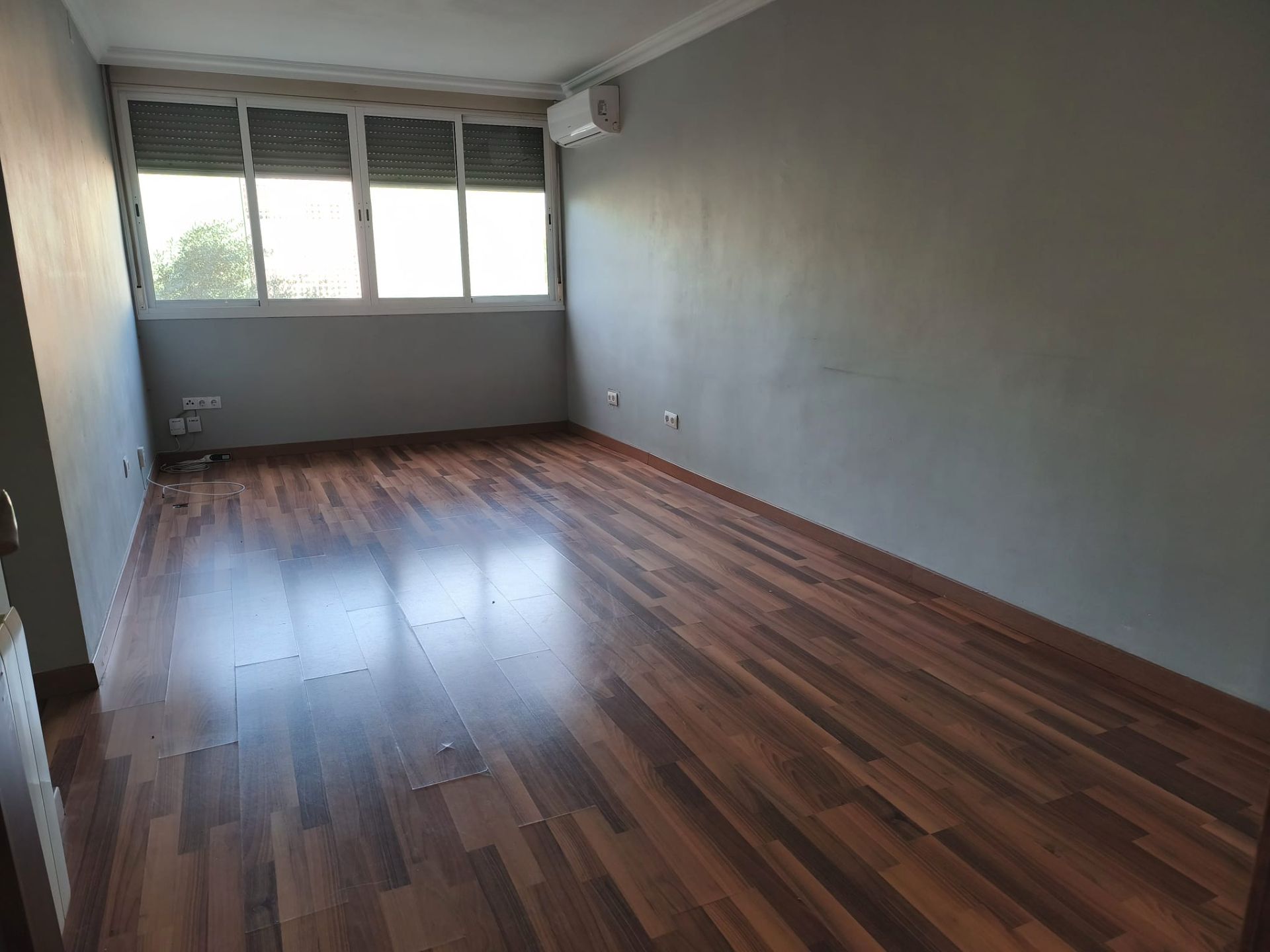 Dormitori de Pis de lloguer en Montequinto amb Aire condicionat, Parquet i Forn