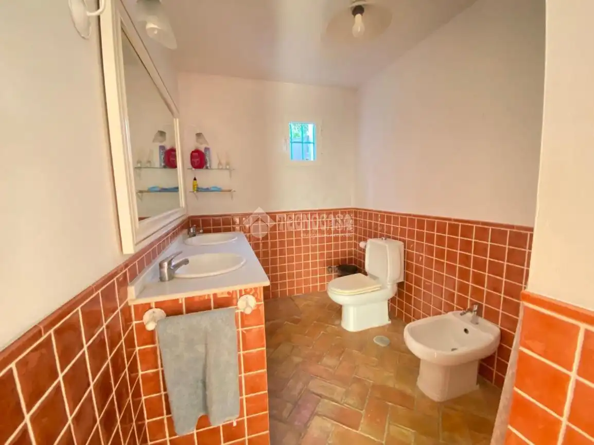 Baño de Finca rústica en venta en Dos Hermanas