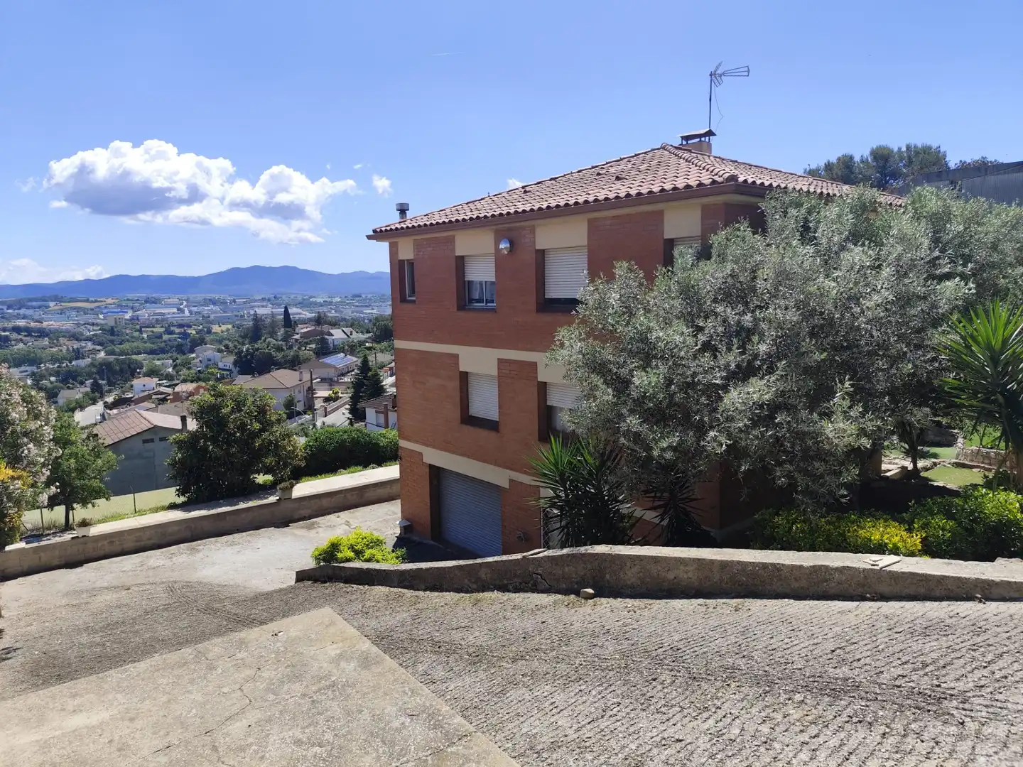 Vista exterior de Casa o xalet en venda en Lliçà de Vall amb Aire condicionat, Calefacció i Jardí privat