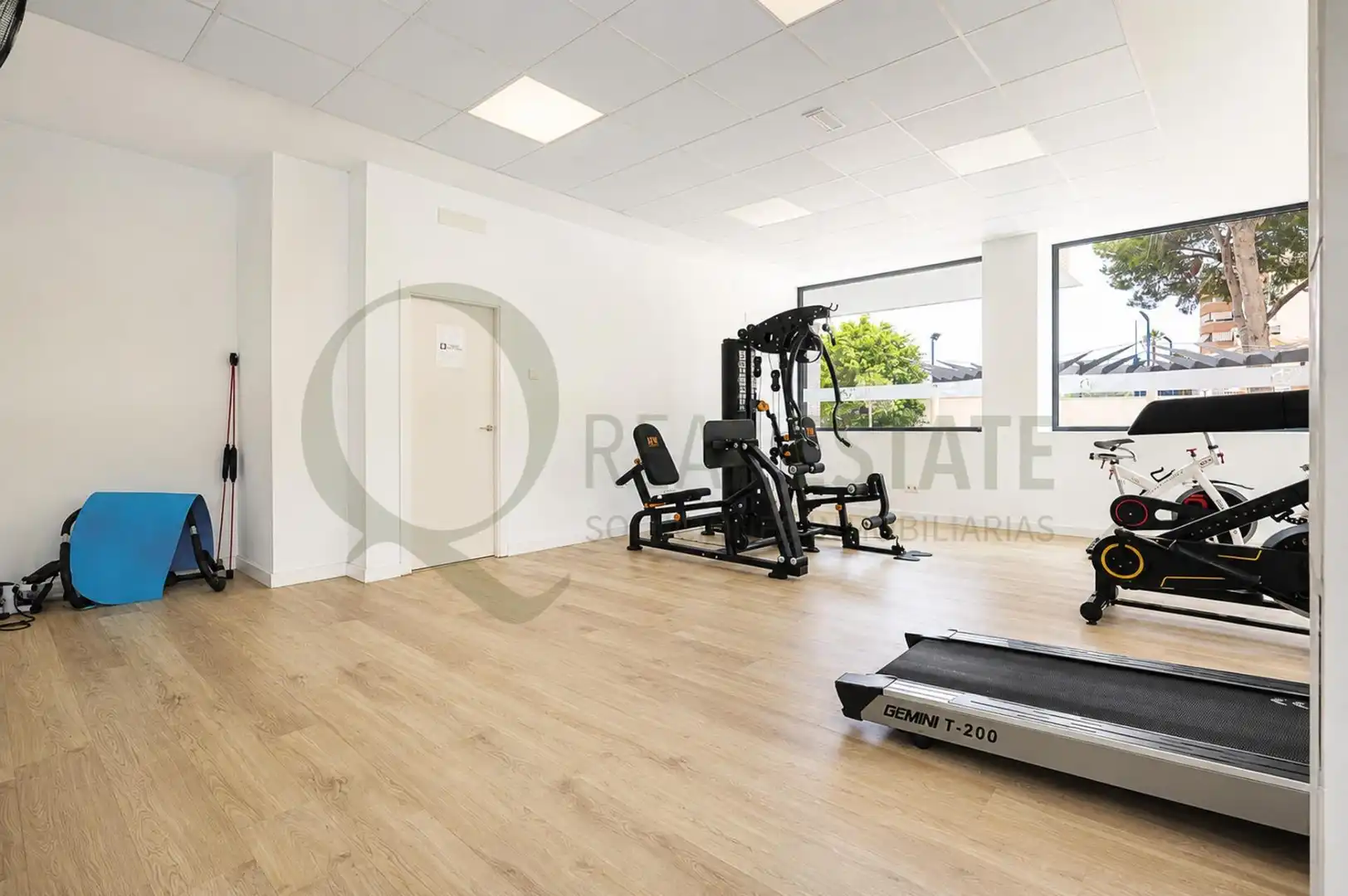 Ático en venta en Alicante / Alacant con Aire acondicionado, Calefacción y Jardín privado