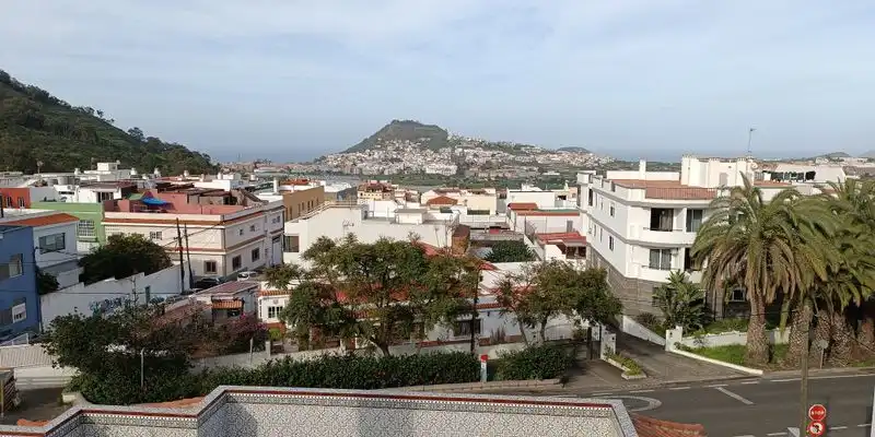 Vista exterior de Casa o xalet en venda en Arucas amb Terrassa, Traster i Moblat