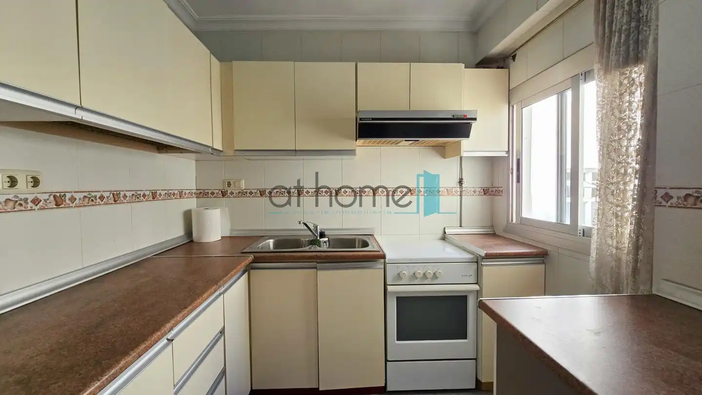 Flat with terrace for sale in calle de Ramón y Cajal, imagen 5