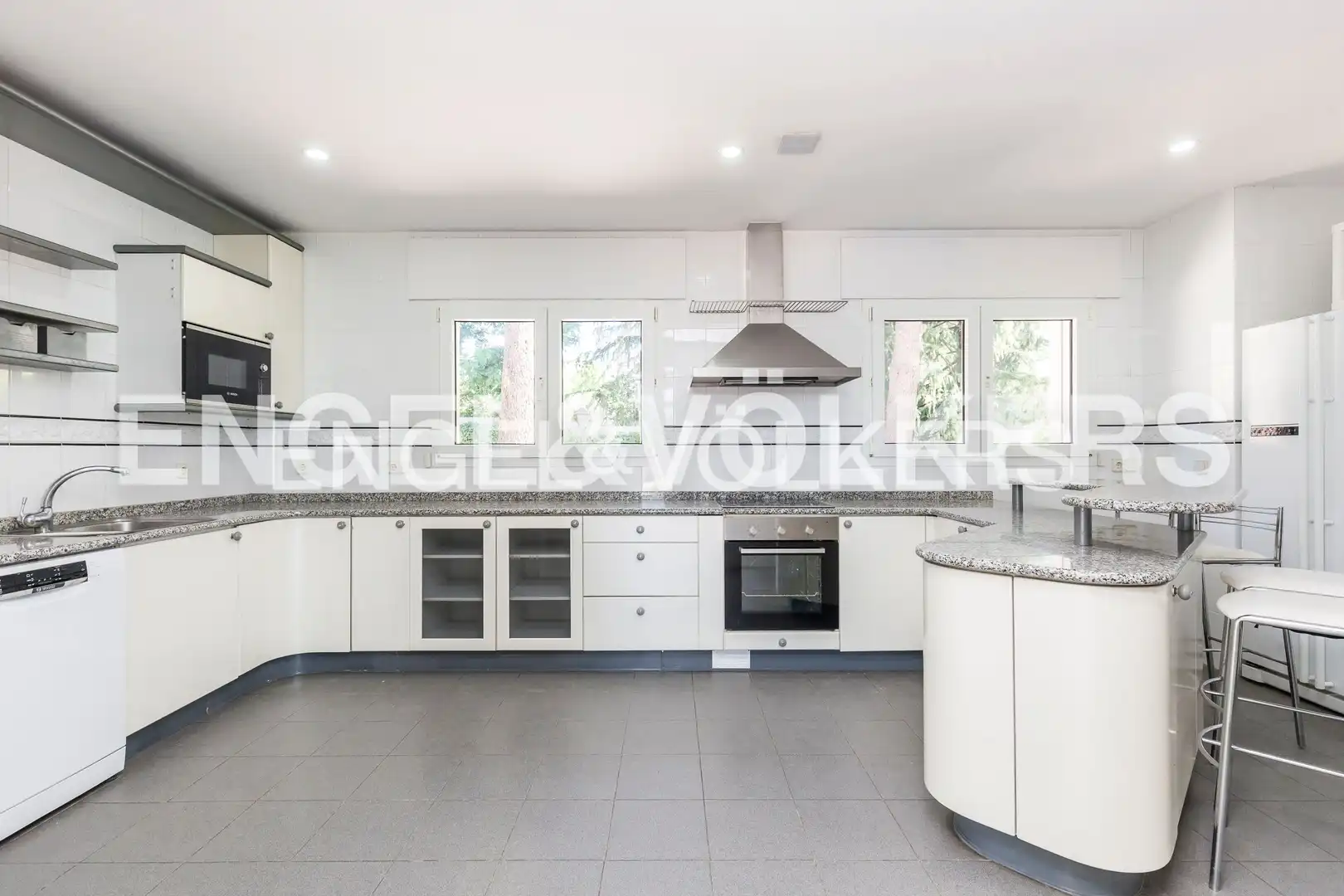 Cocina de Casa o chalet en venta en Madrid con Aire acondicionado, Calefacción y Jardín privado