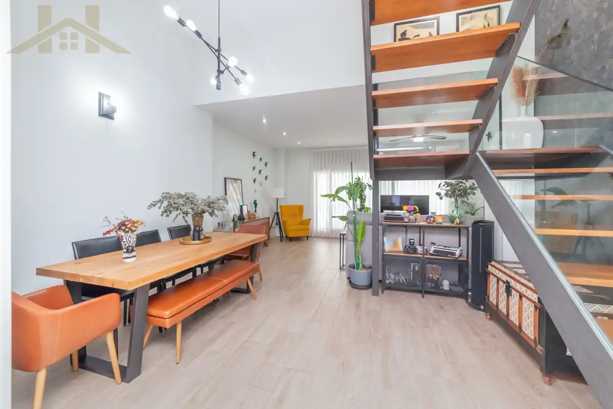 Sala de estar de Casa adosada en venta en Rivas-Vaciamadrid con Aire acondicionado, Calefacción y Jardín privado