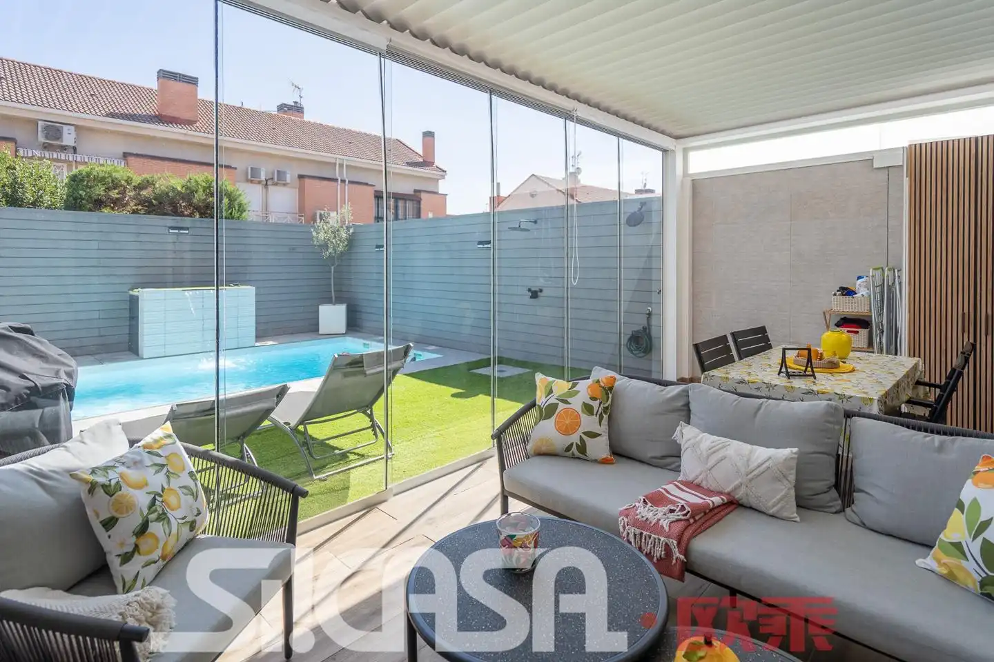 Maison mitoyenne avec piscine à vendre à Laguna Park