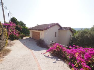 House with pool for sale in Olivella