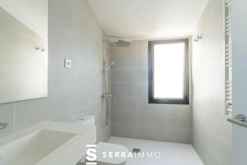 Baño de Ático en venta en Vilanova i la Geltrú con Aire acondicionado, Terraza y Balcón