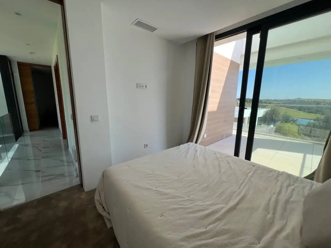 Habitación de Casa o chalet en venta en Estepona con Aire acondicionado, Calefacción y Jardín privado