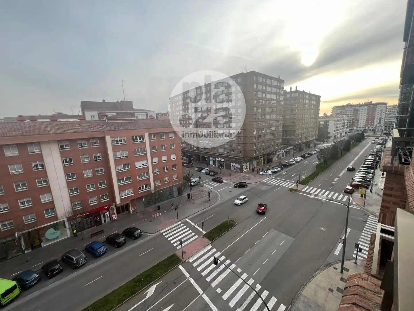 Außenansicht von Wohnung zur Miete in Burgos mit Heizung, Terrasse und Abstellraum