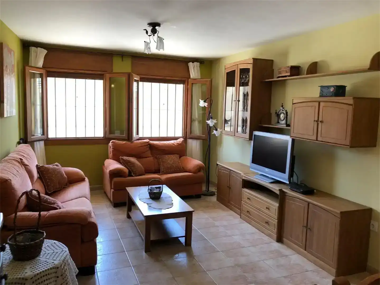 Sala de estar de Piso en venta en Mora de Rubielos con Jardín privado, Trastero y Amueblado