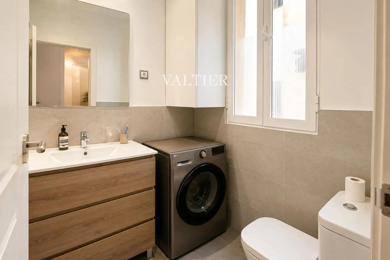 Baño de Piso de alquiler en Madrid con Aire acondicionado, Terraza y Amueblado