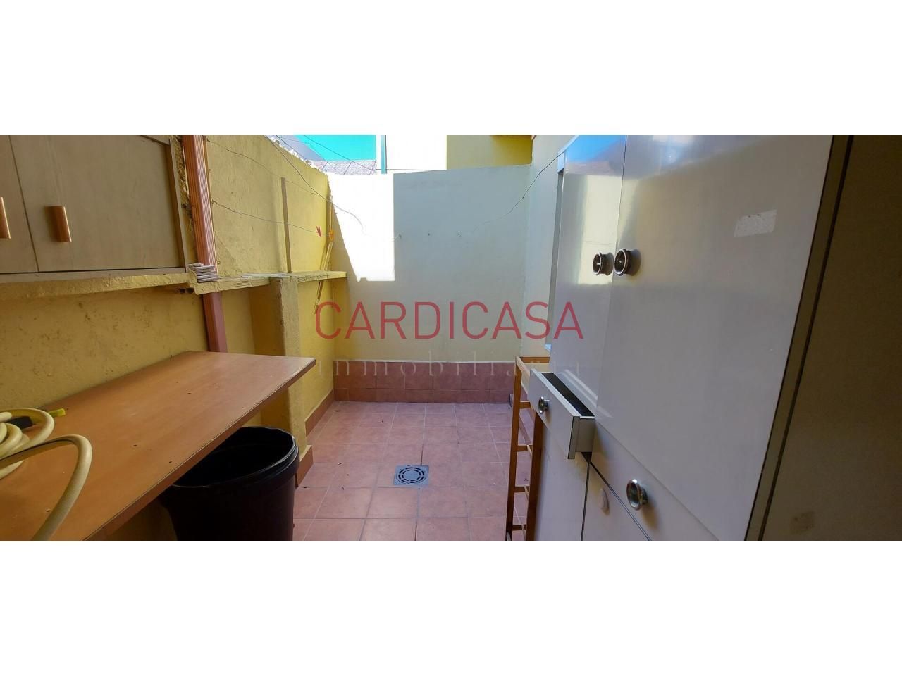 Dormitori de Pis en venda en Vigo  amb Calefacció, Terrassa i Moblat