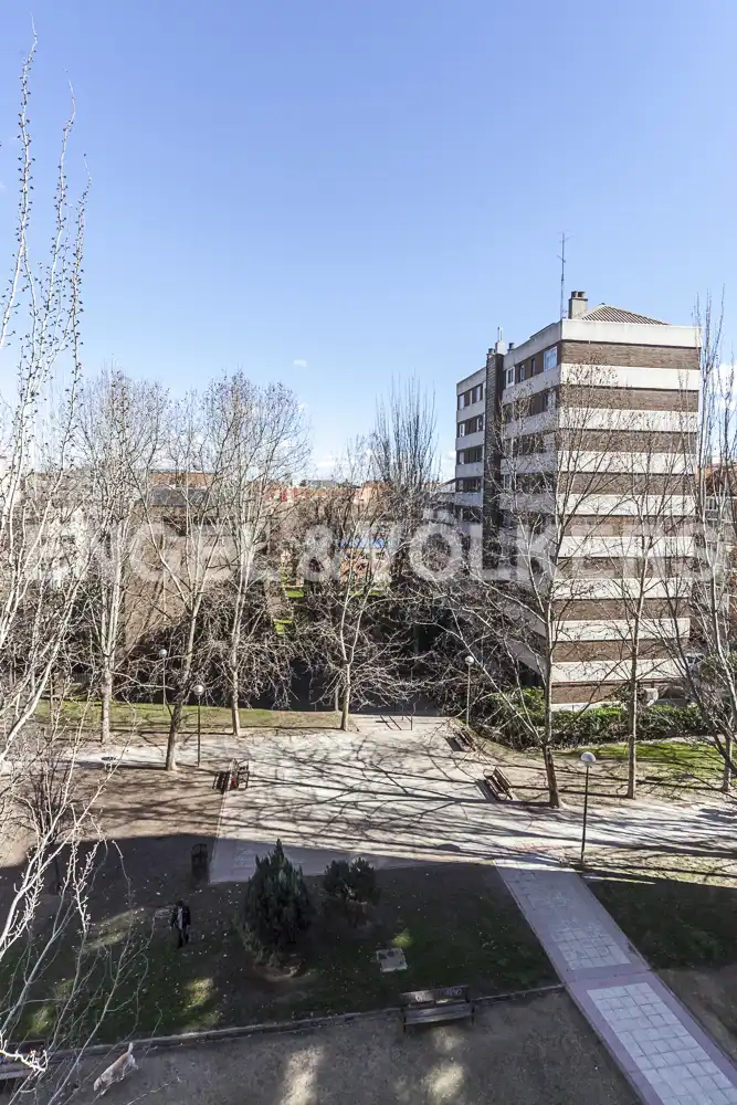 Außenansicht von Wohnung zum Verkauf in Madrid mit Klimaanlage, Heizung und Privatgarten