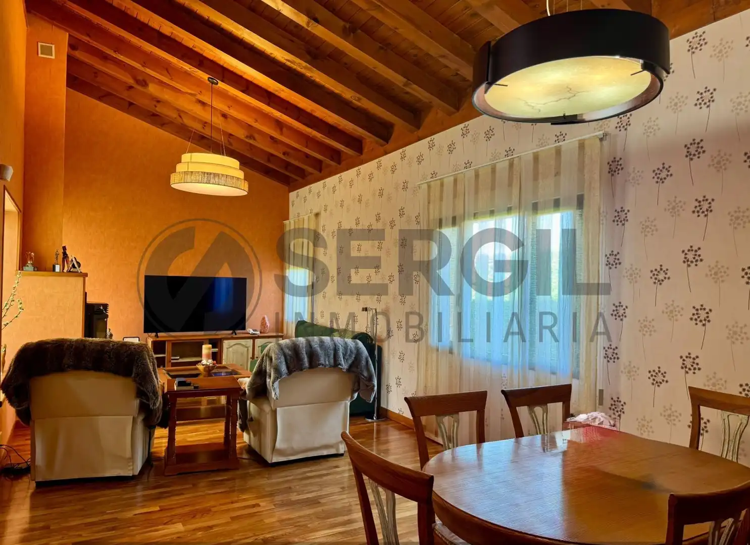 Sala d'estar de Casa o xalet en venda en Palazuelos de Eresma amb Calefacció, Jardí privat i Traster