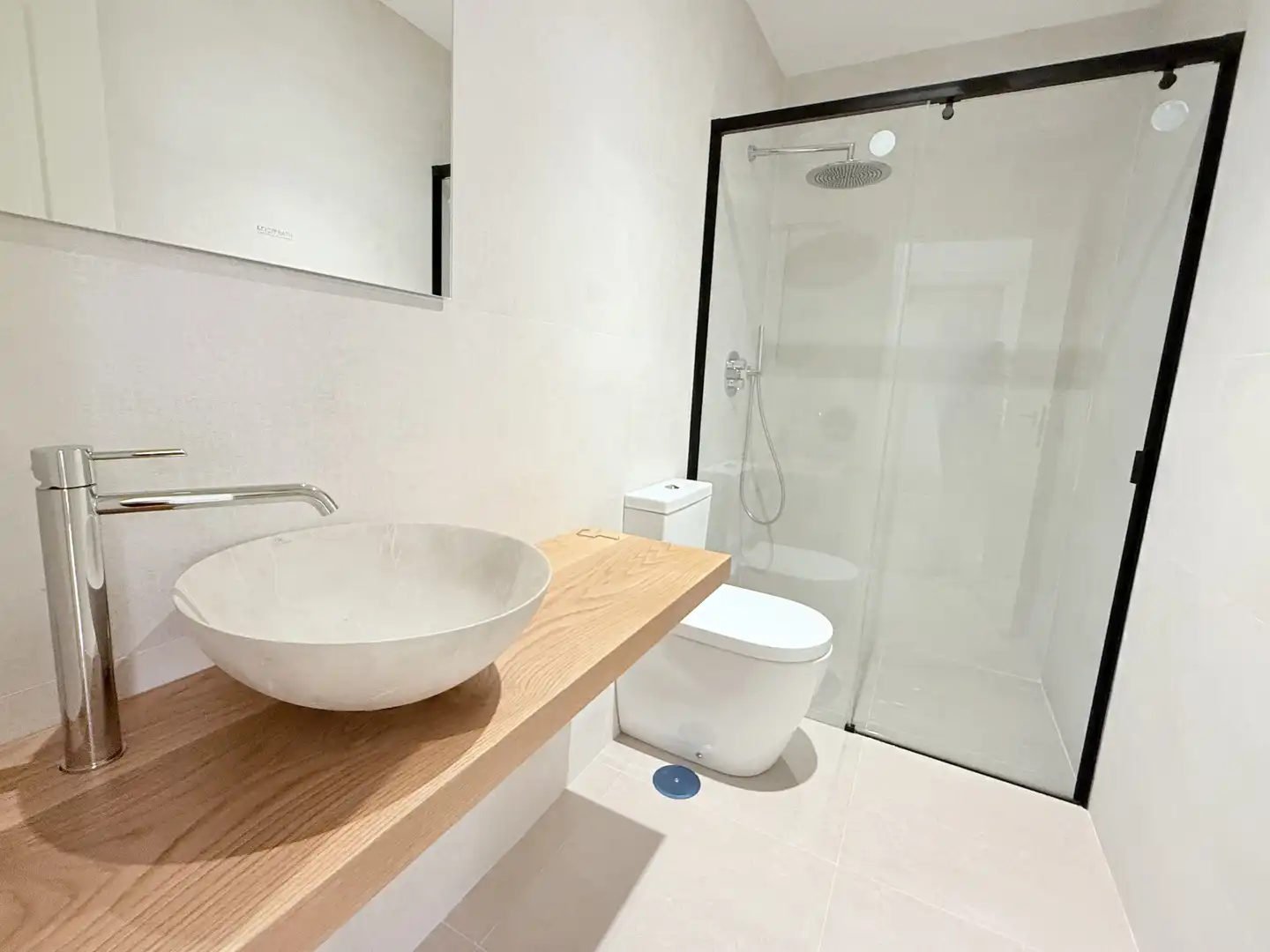 Badezimmer von Einfamilien-Reihenhaus zum Verkauf in Málaga mit Privatgarten, Balkon und Gemeinschaftspool