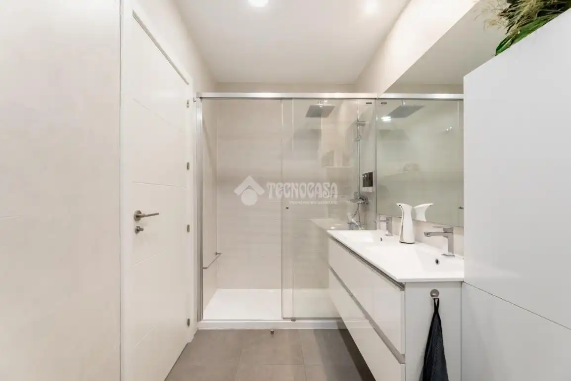 Bathroom of Flat for sale in Torrelodones  with Air Conditioner, Heating and Terrace