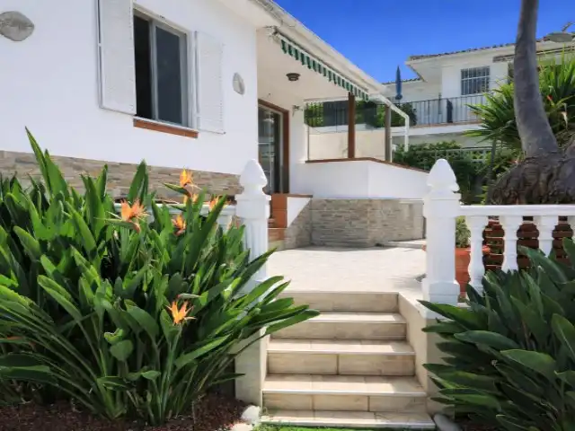 Vista exterior de Casa o chalet en venta en Los Realejos con Aire acondicionado, Jardín privado y Terraza