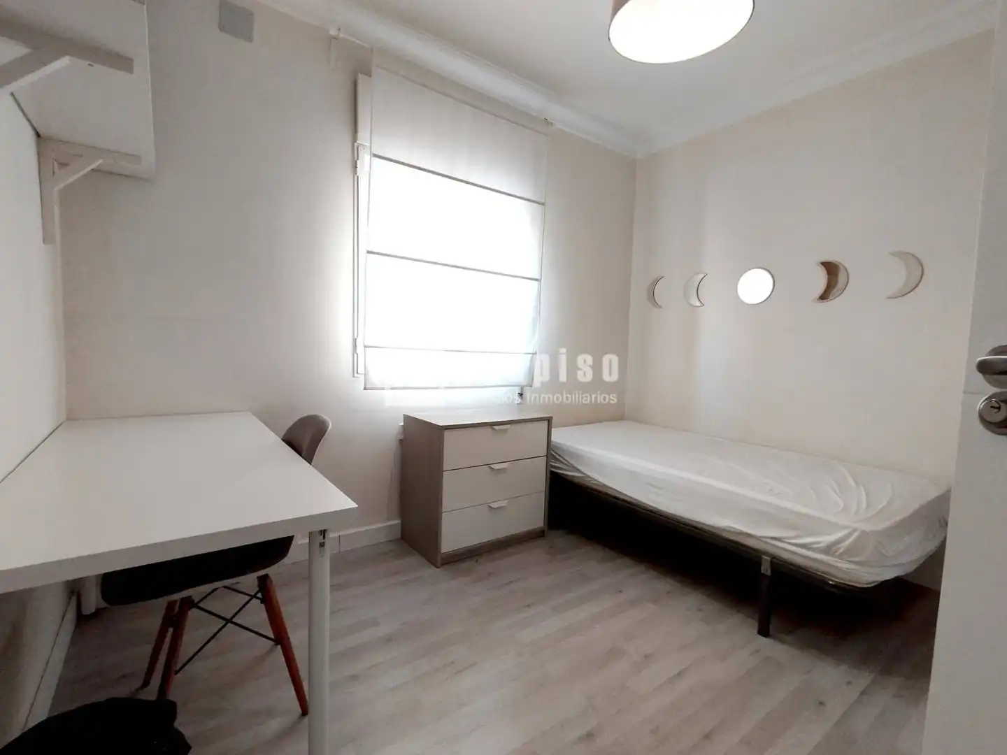 Bedroom of Flat for rent in Sevilla  with Air Conditioner, Heating and Terrace