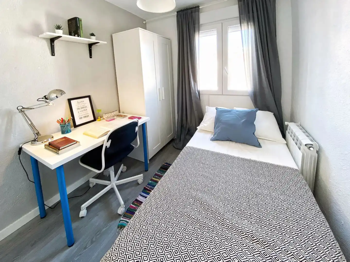 Schlafzimmer von Wohnung zur Miete in Latina