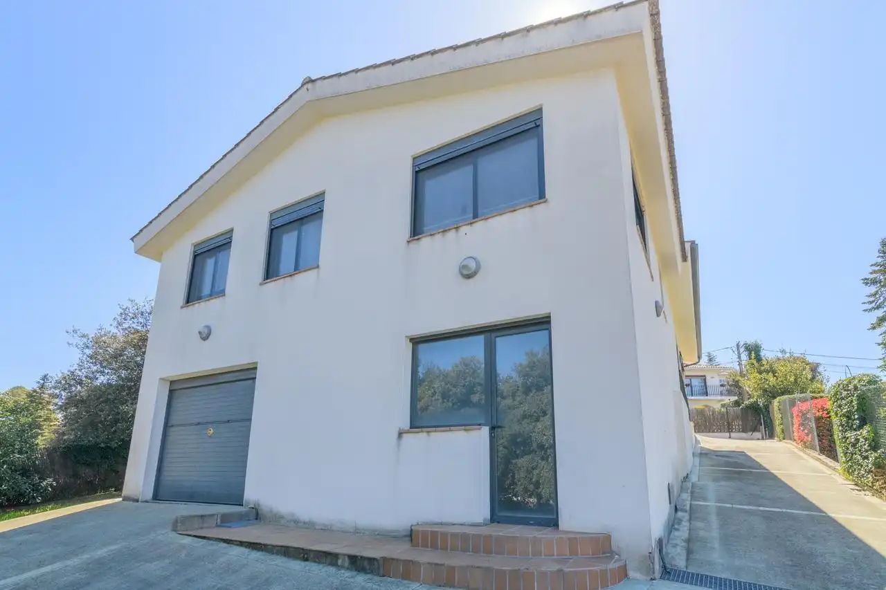 Vista exterior de Casa o xalet en venda en Castellnou de Bages amb Jardí privat, Terrassa i Piscina