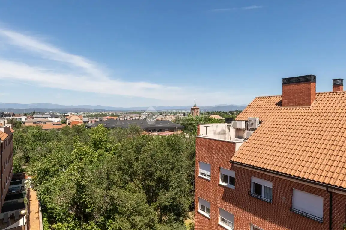 Außenansicht von Wohnung zum Verkauf in Las Rozas de Madrid mit Abstellraum