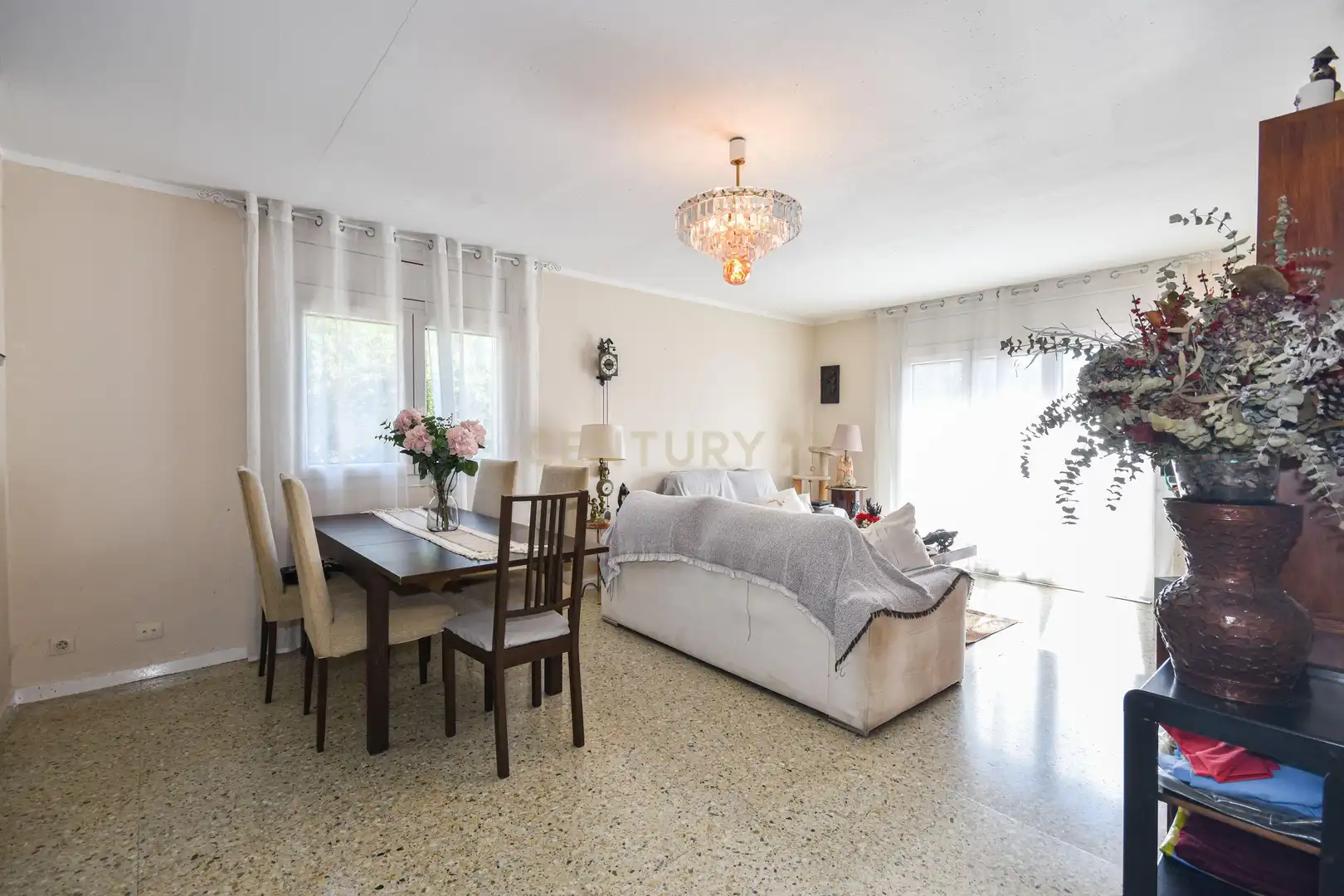 Sala d'estar de Casa o xalet en venda en Esplugues de Llobregat amb Jardí privat, Traster i Piscina