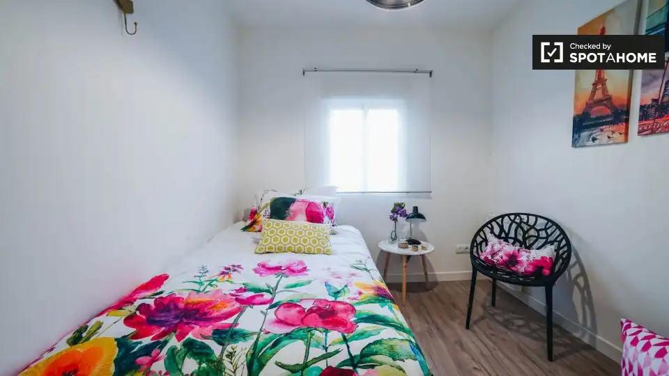 Bedroom of Flat for share in Madrid  with Air Conditioner, Heating and Terrace