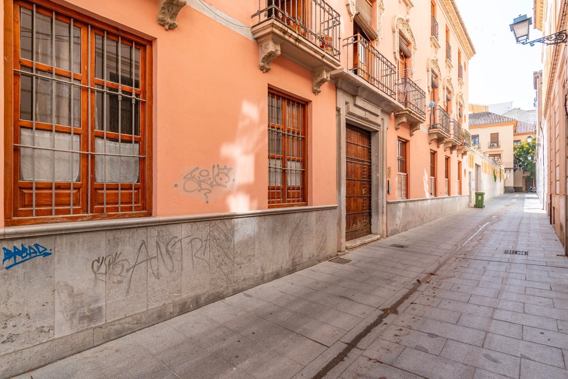 Exterior view of Flat for sale in  Granada Capital  with Air Conditioner and Heating