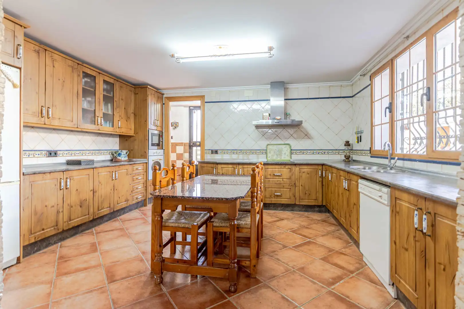 Cocina de Casa o chalet en venta en Villa de Otura con Aire acondicionado, Jardín privado y Piscina