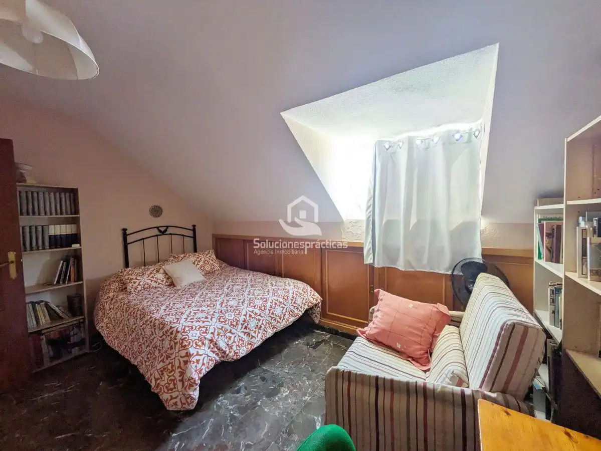 Dormitori de Casa o xalet en venda en Jaén amb Aire condicionat, Terrassa i Traster