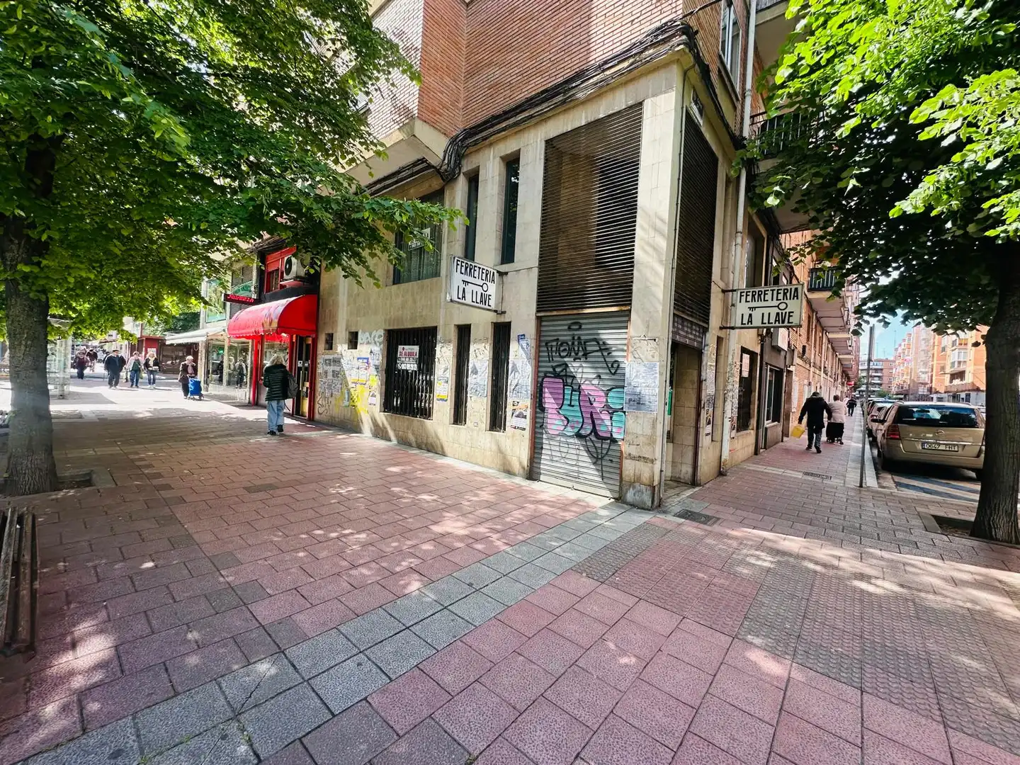 Vista exterior de Local en venda en Valladolid