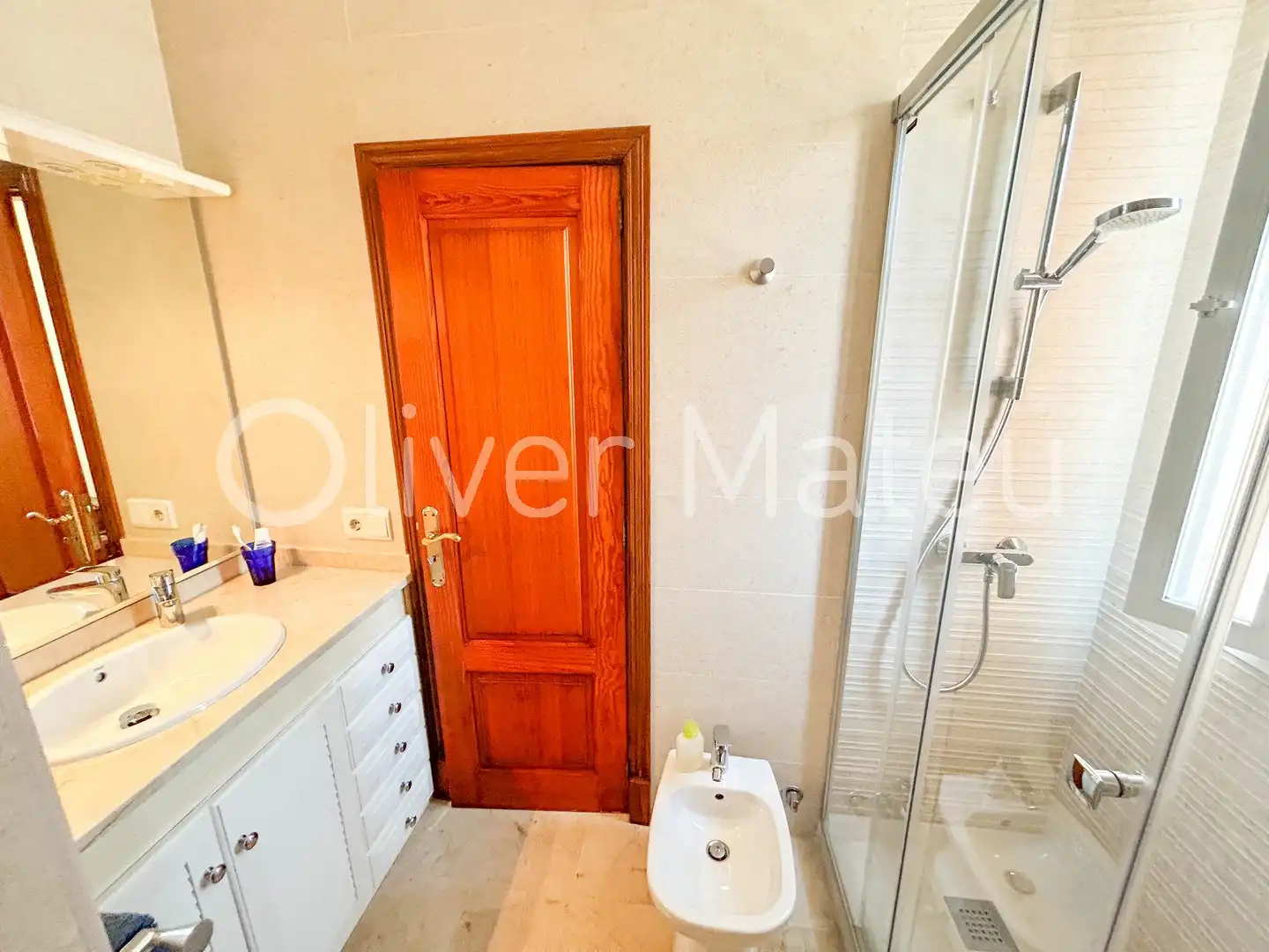 Badezimmer von Einfamilien-Reihenhaus zum Verkauf in  Palma de Mallorca mit Klimaanlage, Heizung und Terrasse