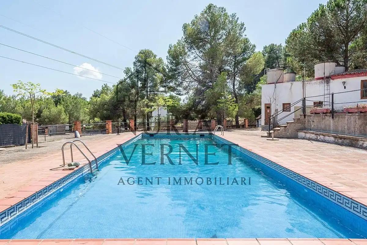 Vista exterior de Finca rústica en venda en Les Borges del Camp amb Piscina comunitària