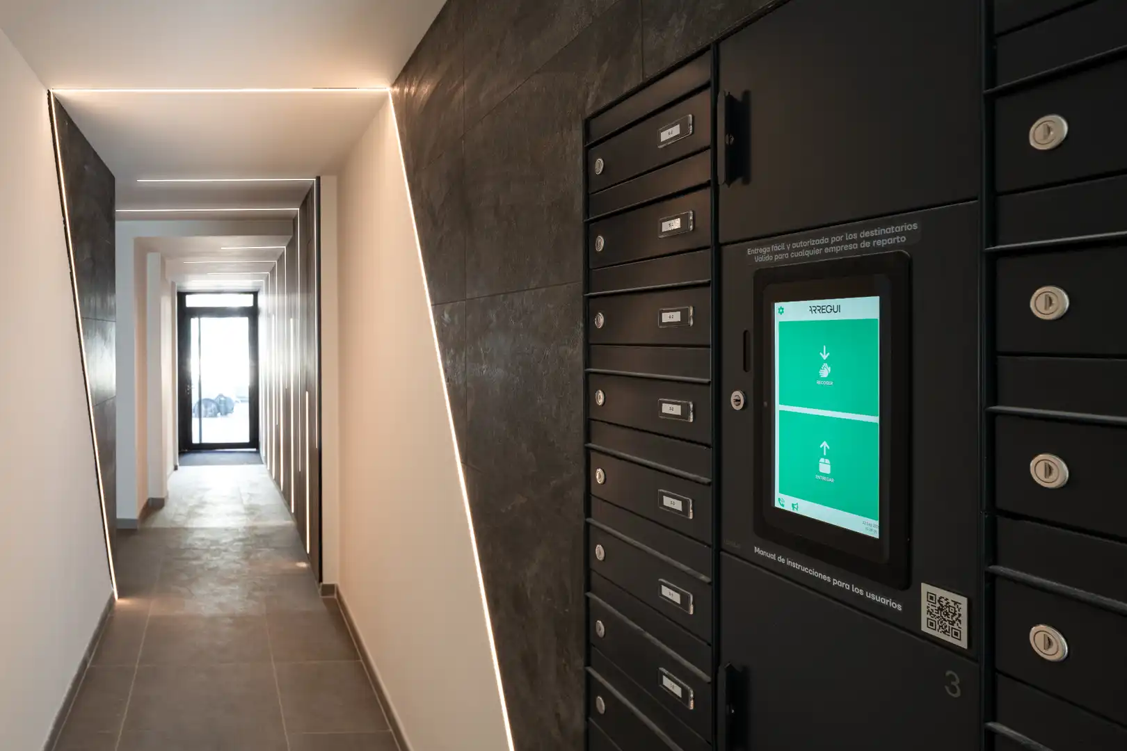 Flat with terrace for sale in Carrer de Calassanç Duran 24, imagen 2