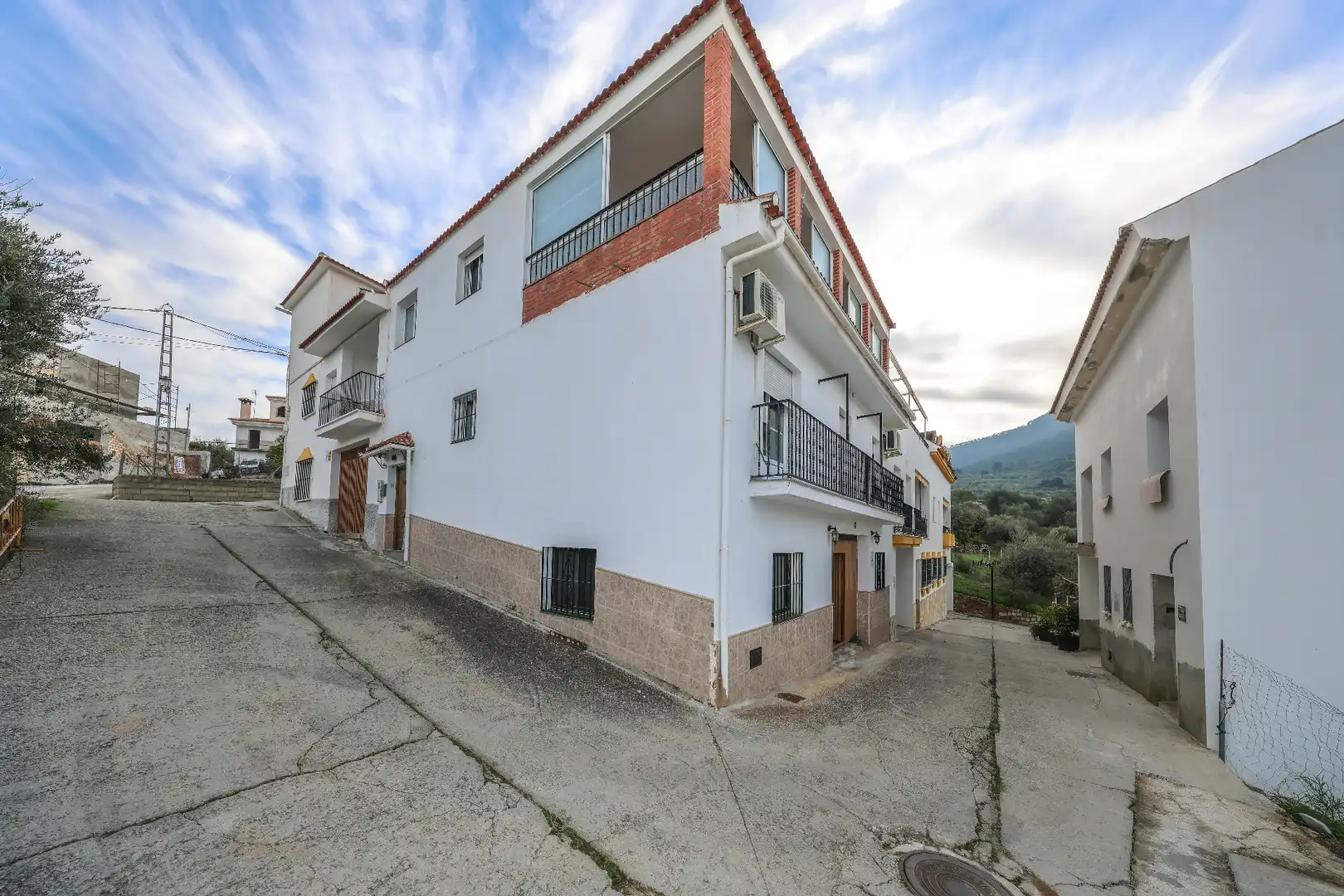 Vista exterior de Casa o xalet en venda en Tolox amb Aire condicionat, Traster i Balcó