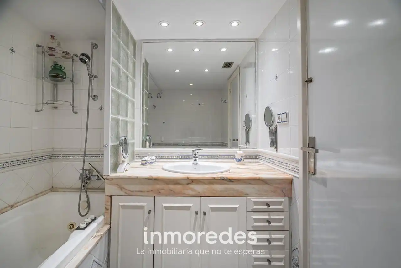 Piso con terraza en venta en Carrer de Bailèn, imagen 12