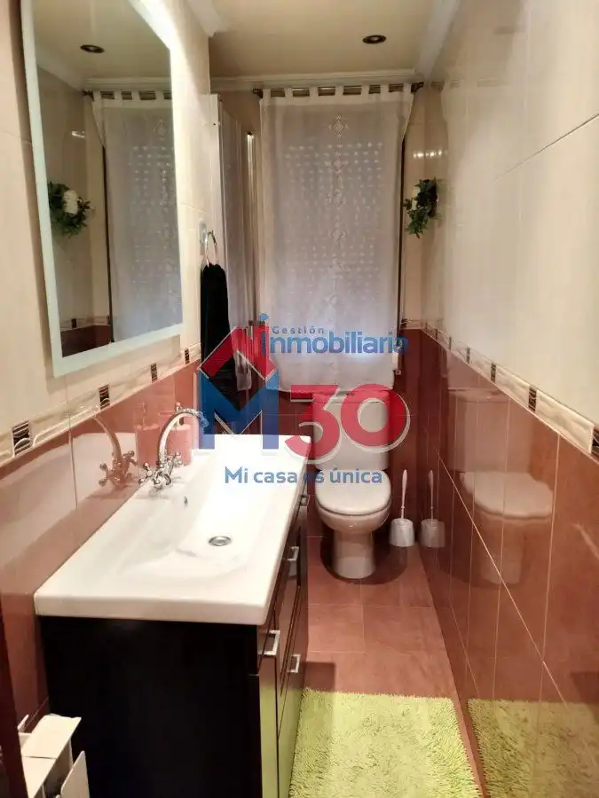 Bany de Apartament en venda en Miranda de Ebro amb Calefacció, Parquet i Moblat