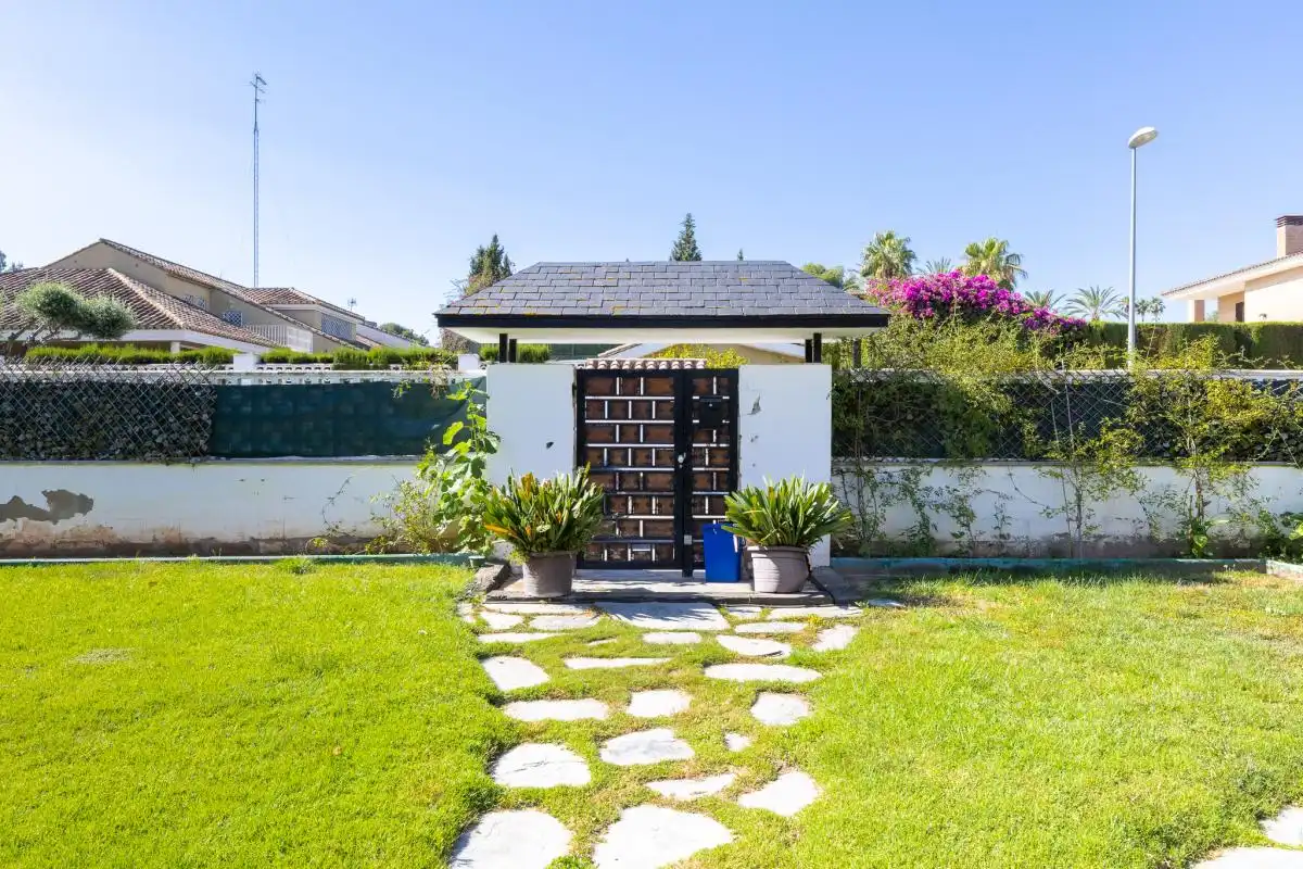 Garden of Houses for sale in L'Eliana  with Air Conditioner, Heating and Swimming Pool