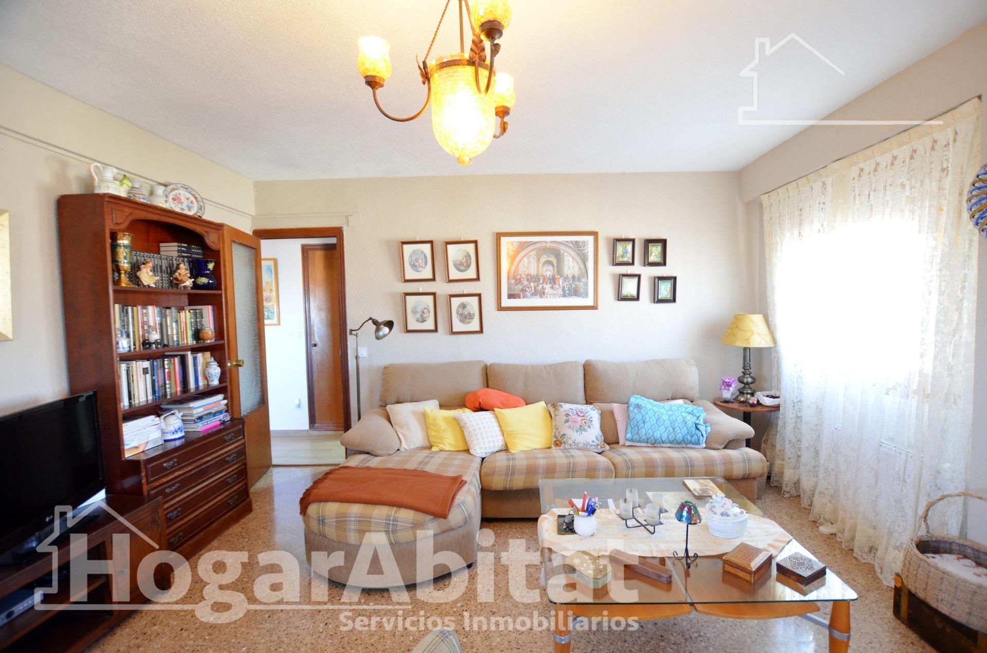Living room of Flat for sale in Alicante / Alacant  with Heating, Private garden and Balcony