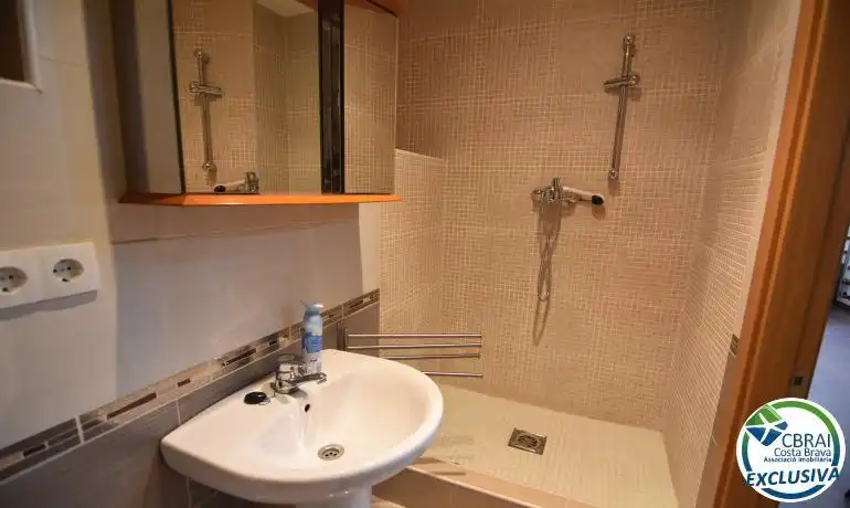 Baño de Local en venta en Empuriabrava