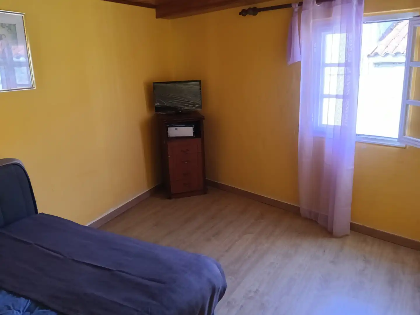 Schlafzimmer von Einfamilien-Reihenhaus zum Verkauf in Carral mit Privatgarten und Abstellraum
