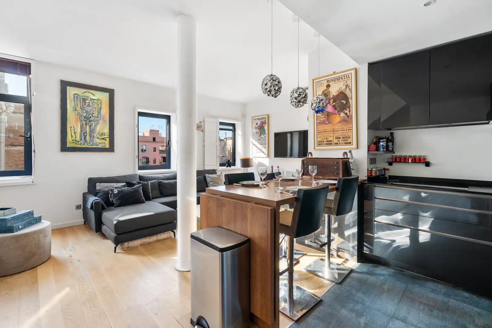 Wohnzimmer von Dachboden zum Verkauf in Barcelona mit Klimaanlage, Heizung und Parkett