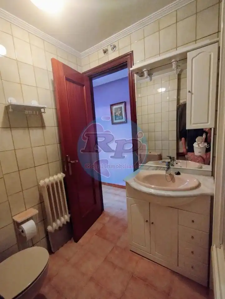 Badezimmer von Wohnung zum Verkauf in Villablino mit Heizung und Terrasse